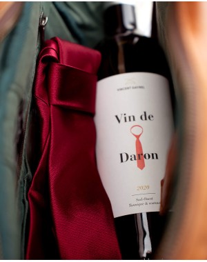 Bouteille de Vin de Daron - Les Basiques par Vincent Gayrel - Cravate