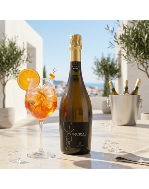 Bouteille de Kyprocco Bulles Françaises avec un verre de Spritz orangé, glaçons et tranche d’orange pour un apéritif d’été